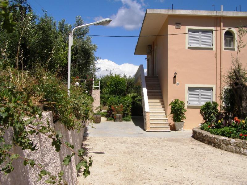 Apostolos & Eleni Family Apartments Perama  Exteriör bild